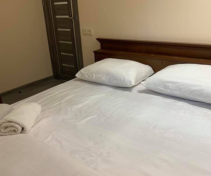 Օրավարձով բնակարան Դիլիջանում 3 սենյակ, բաց պատշգամբ եղևնիների տեսարանով