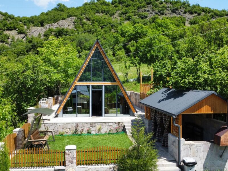 Եռանկյունի քոթեջ Դիլիջանում 3 սենյակ