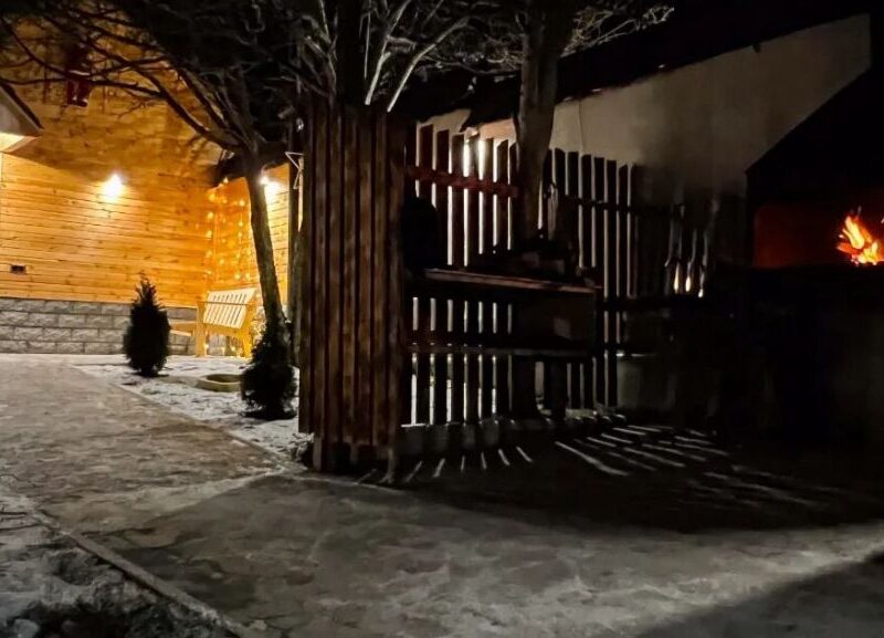 Քոթեջներ ԾԱՂԿԱՁՈՐՈՒՄ